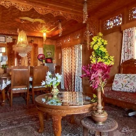 Houseboat New Suzan Hotel Srinagar  Exterior photo