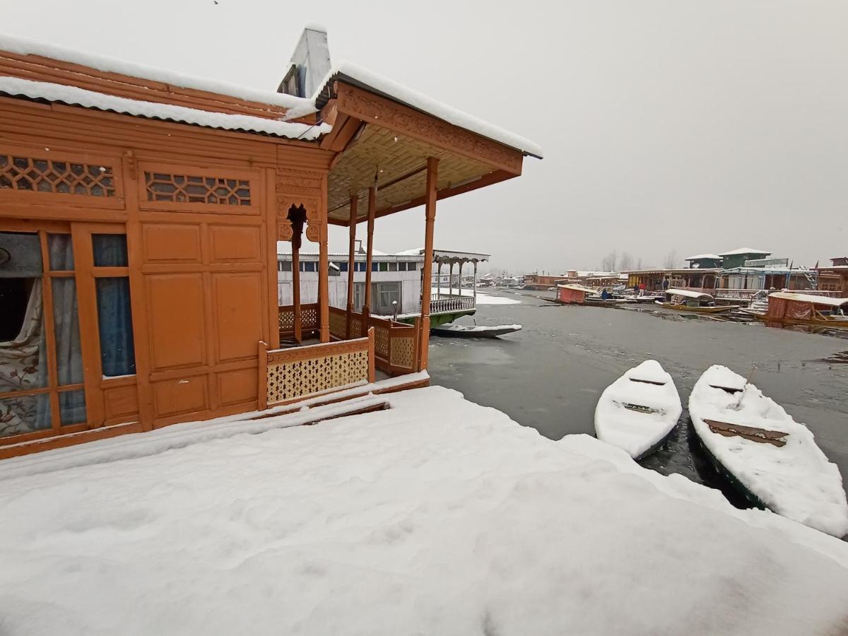 Houseboat New Suzan Hotel Srinagar  Exterior photo
