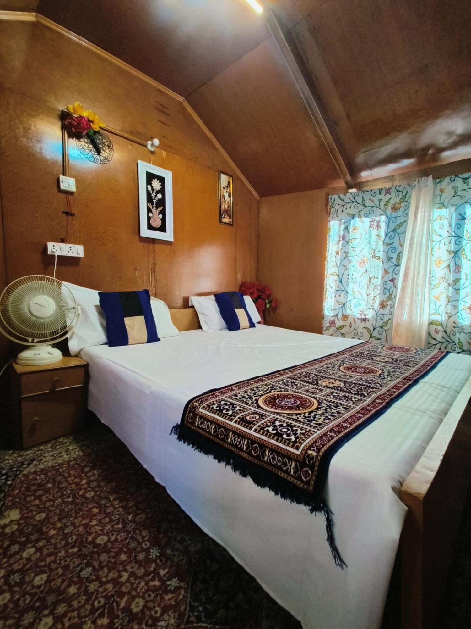 Houseboat New Suzan Hotel Srinagar  Exterior photo