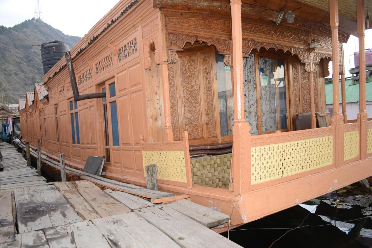 Houseboat New Suzan Hotel Srinagar  Exterior photo